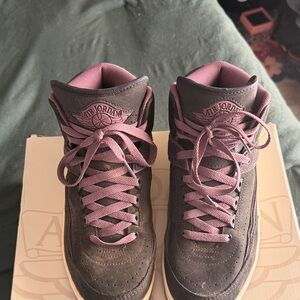Air Jordan 2 retro Women’s Mid-Top Sneakers in Mauve and Charcoal